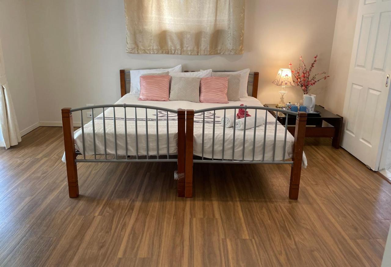 Guest house Theme Parks Amituofo Homestay Gold Coast